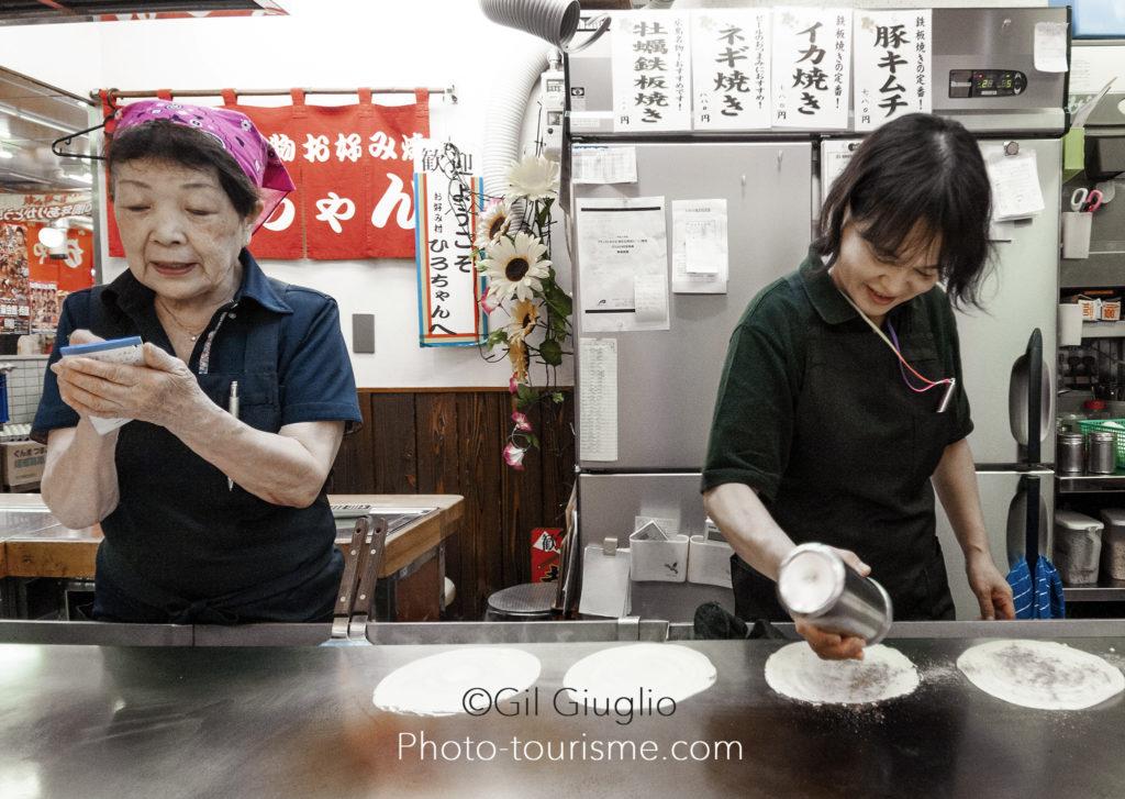 Deux femmes cuisinières