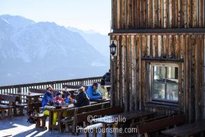 Terrasse bar sport d'hiver