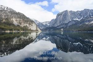 Paysage de lac et montagnes