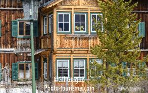 Façade d'une habitation de type chalet