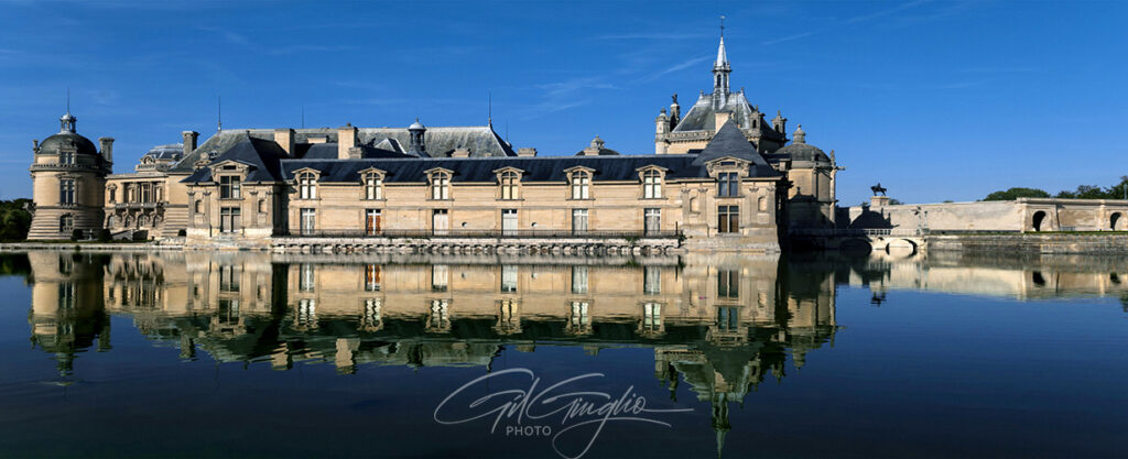 Château et son reflet dans l'eau