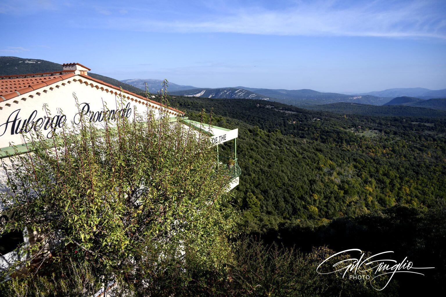 Maison sur un large vallée avec horizon